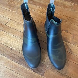 EUC J.Crew Matte Chelsea Green Camo Rain Boots Size 8